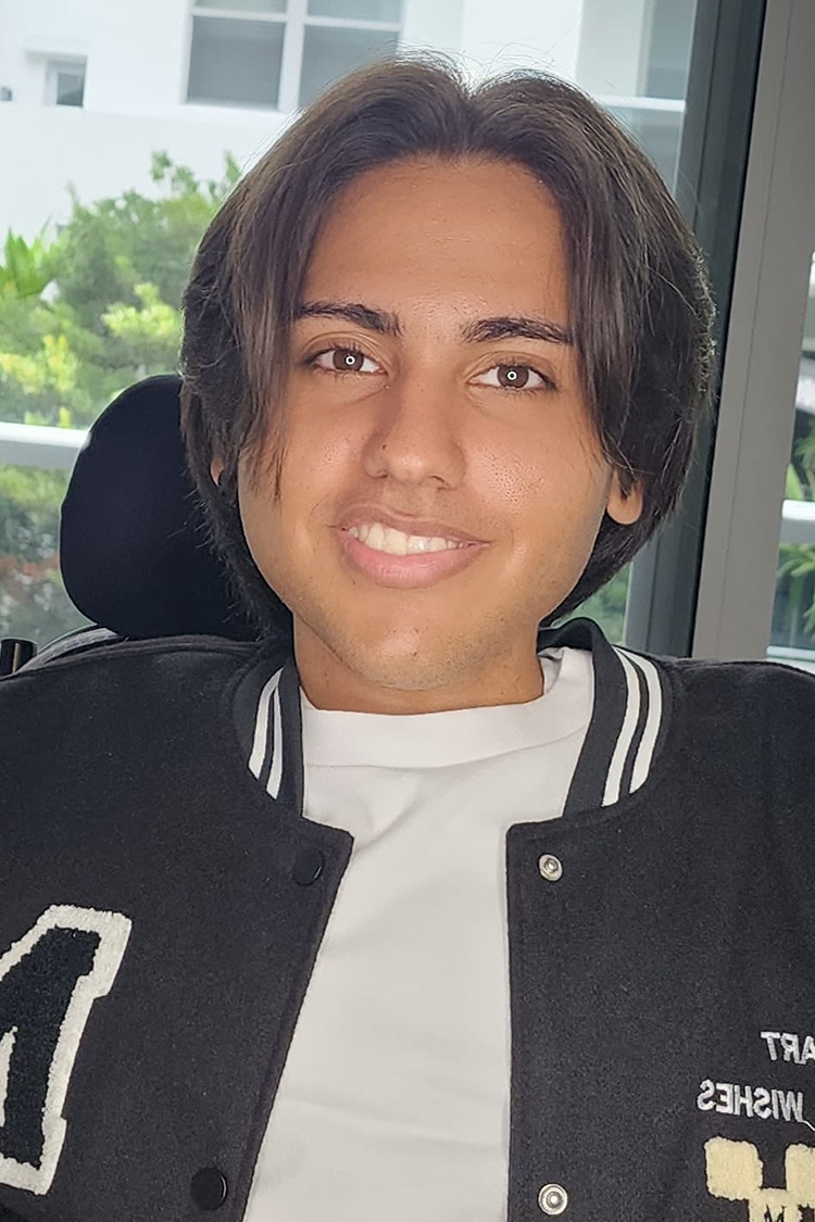 Luis E portrait 1
